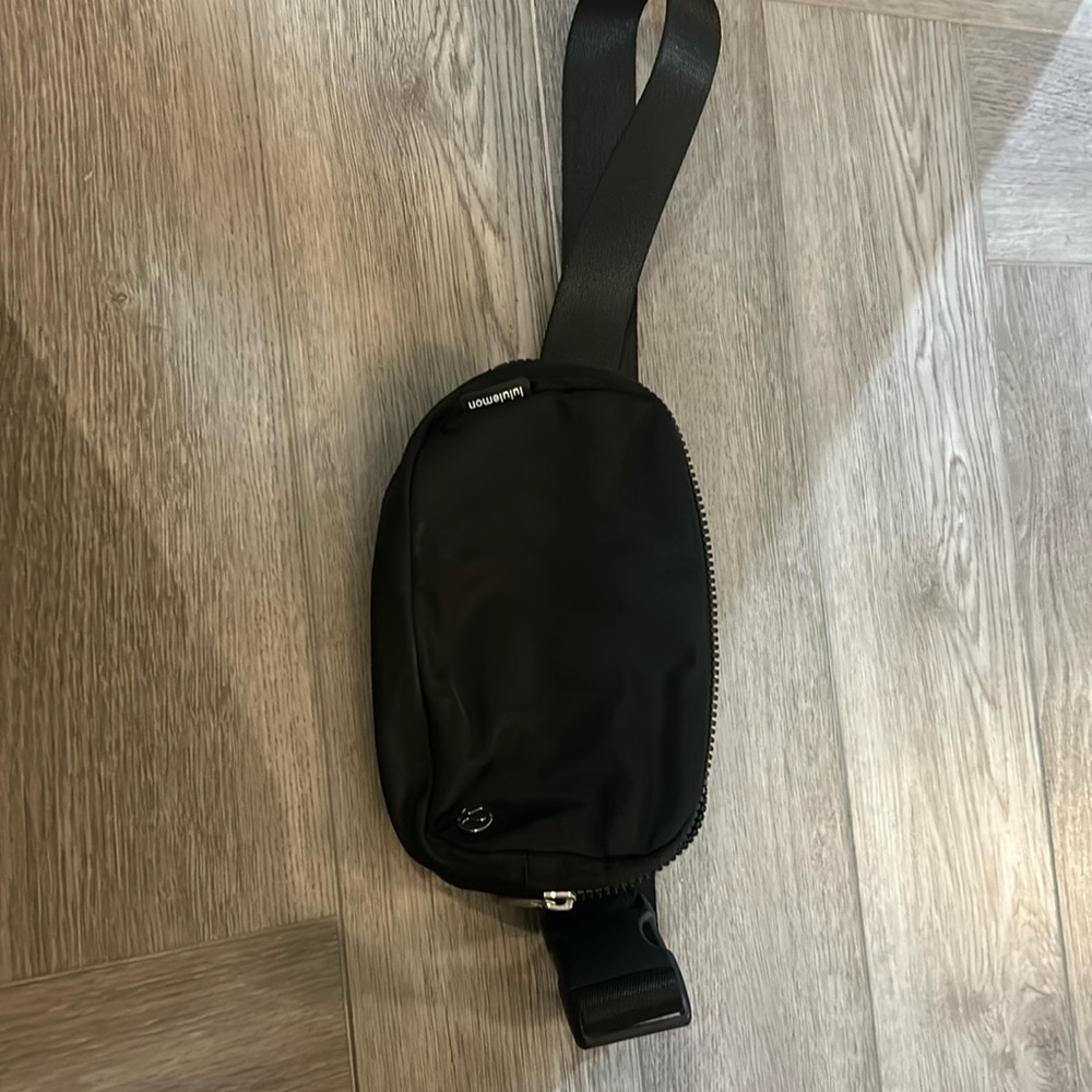 Lululemon belt bag 1L